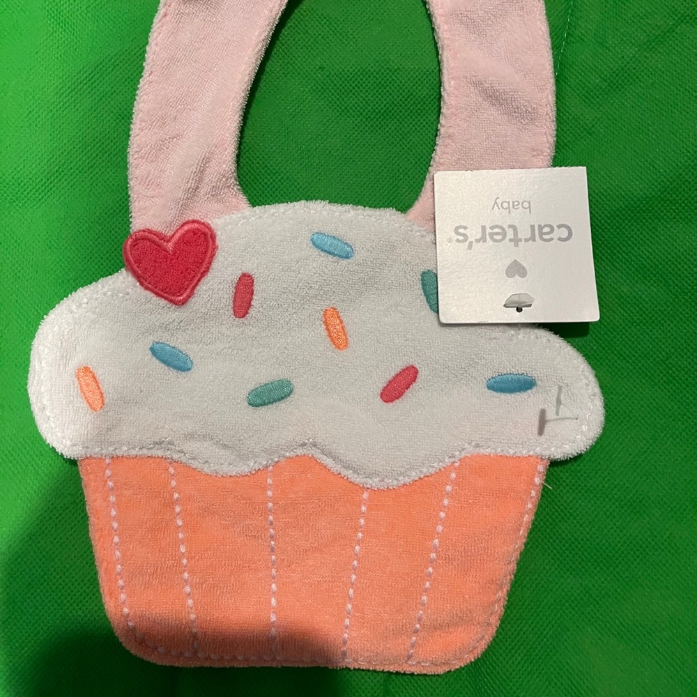 New carters cupcake bib